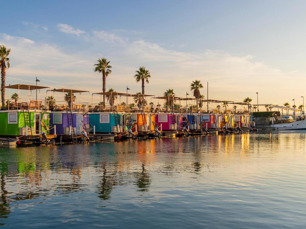 Boat Haus - Casas Flotantes Frente A Gibraltar Ξενοδοχείο La Línea de la Concepción Εξωτερικό φωτογραφία