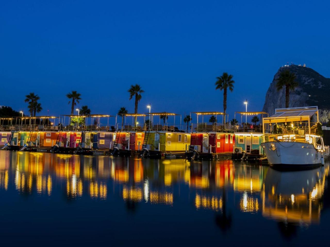 Boat Haus - Casas Flotantes Frente A Gibraltar Ξενοδοχείο La Línea de la Concepción Εξωτερικό φωτογραφία